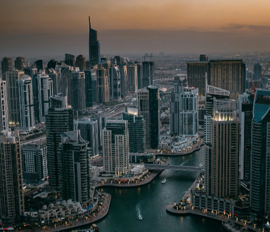 Vista aérea de Dubái relacionada con la visa de trabajo y la residencia laboral en Emiratos Árabes Unidos